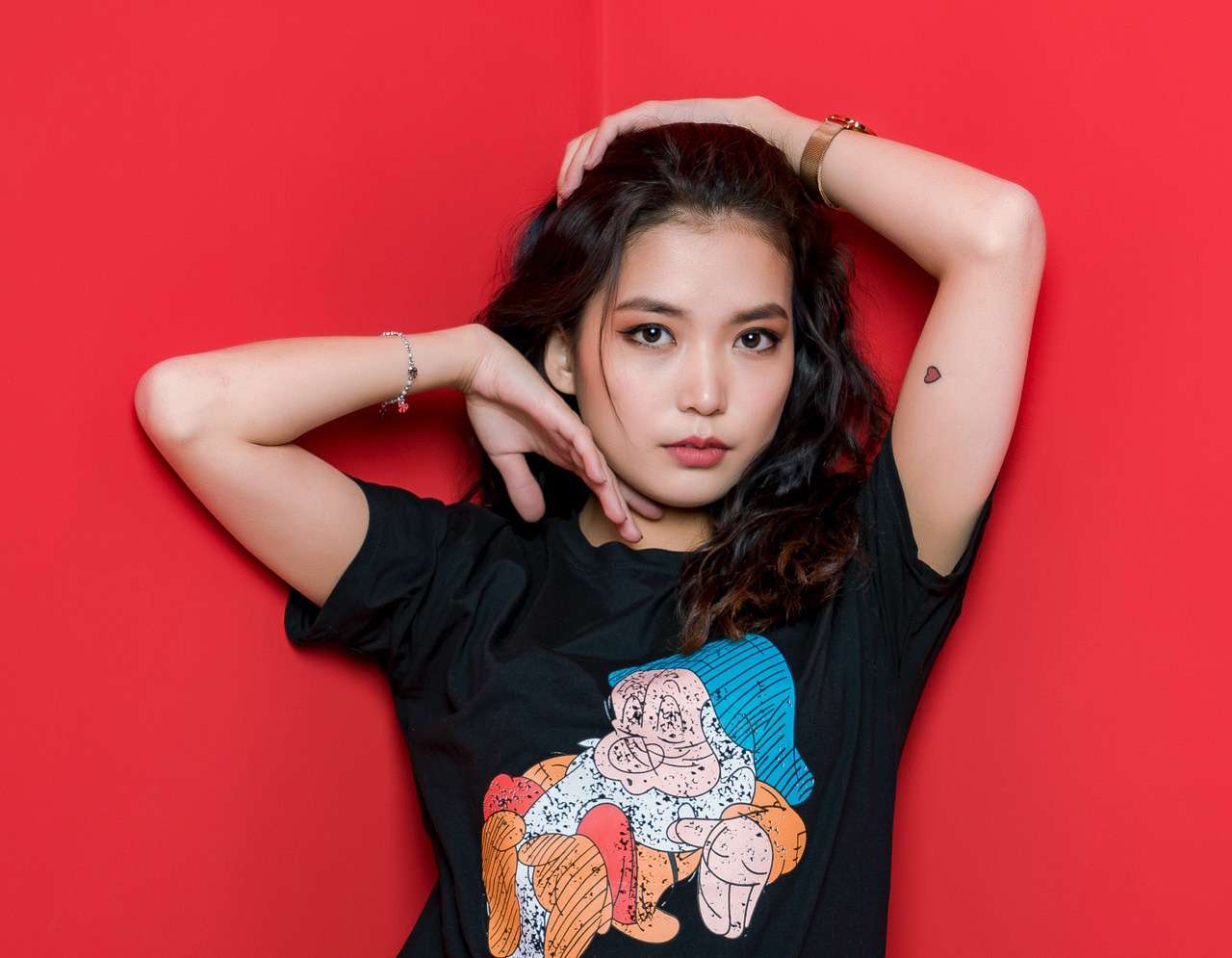 woman-standing-and-looking-at-the-camera-3539638